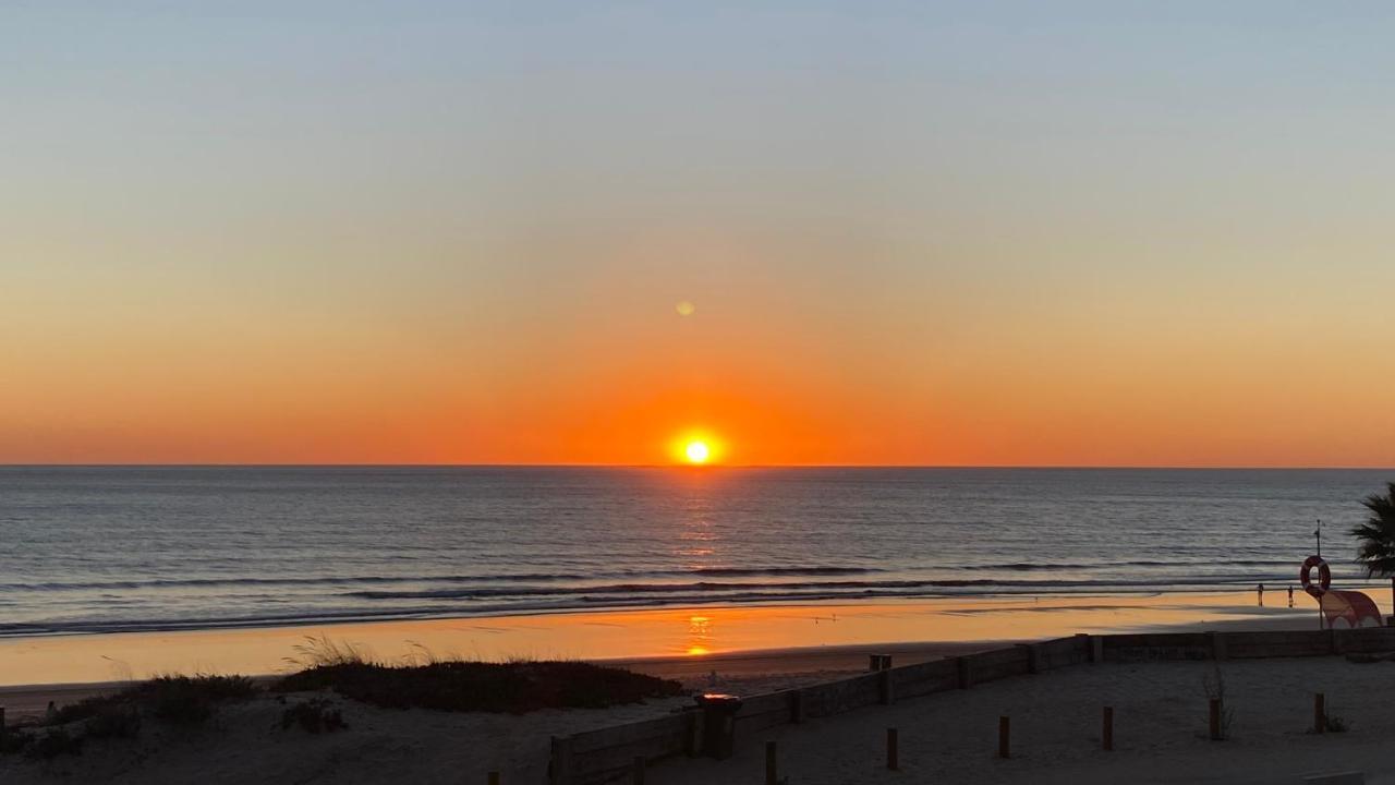 Rock’s Beach Spot Front Costa da Caparica Exterior foto