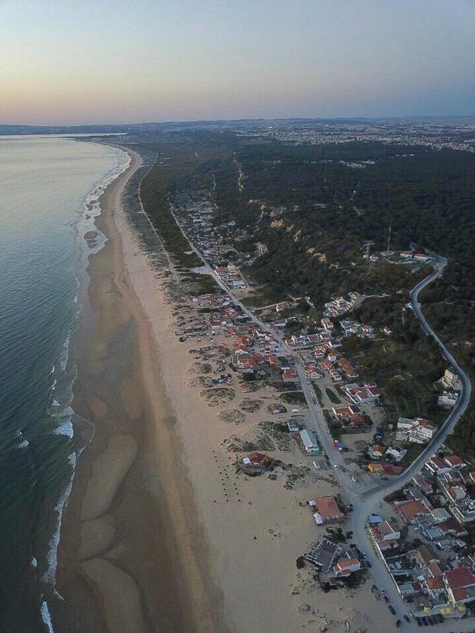 Rock’s Beach Spot Front Costa da Caparica Exterior foto